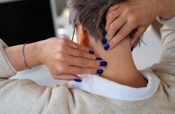 دیسک گردن ناخن کار