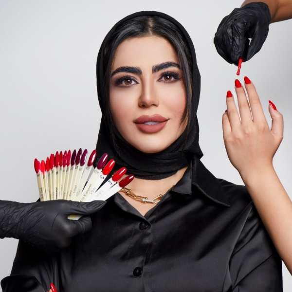 آموزشگاه کاشت ناخن فائزه مصون